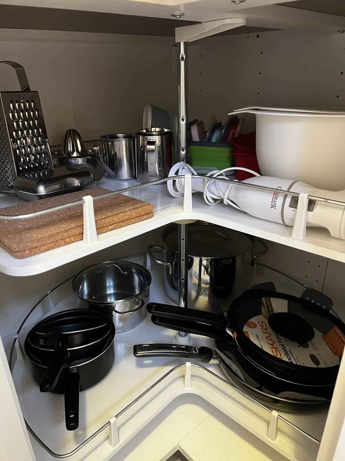 Kitchen carousel storage unit