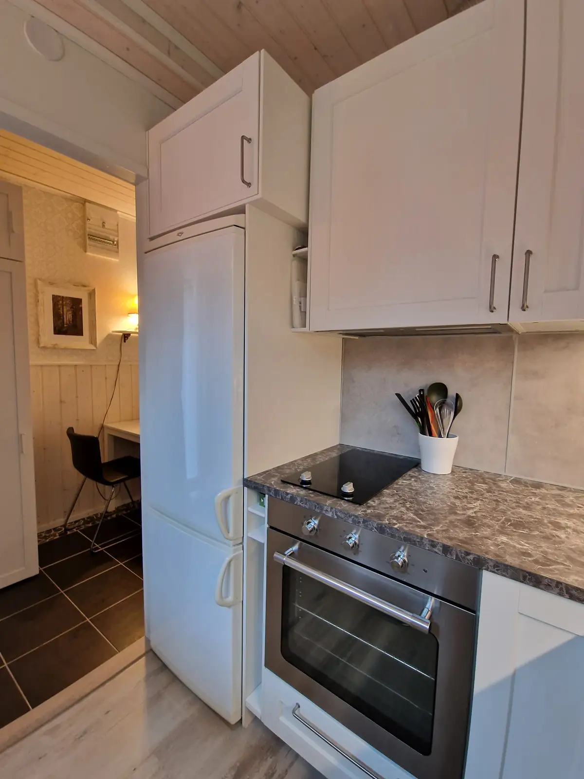 Kitchen with fridge freezer and ceramic hob, oven